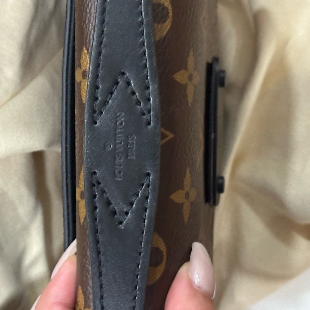 Authentic Louis Vuitton Fanny pack - Picture 6 of 9